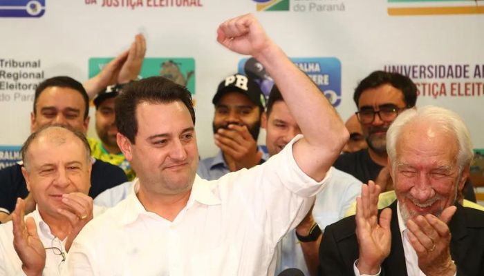 Ratinho Junior (PSD) é reeleito governador do Paraná no 1º turno